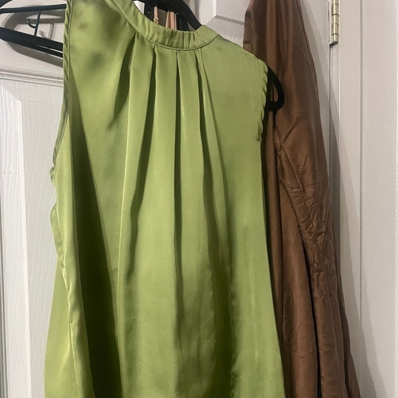 Green silky blouse - Picture 1 of 4